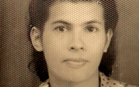 Mama, een jonge vrouw (19 jaar) uit Depok van de familie Bacas.