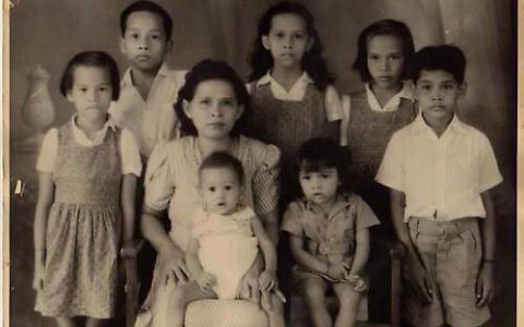 Overgrootmoeder Engelbertha Jacobs met 7 van haar kinderen 