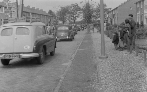 1954 Werkbezoek van Koninging Juliana. Willem de Zwijgerlaan Harderwijk